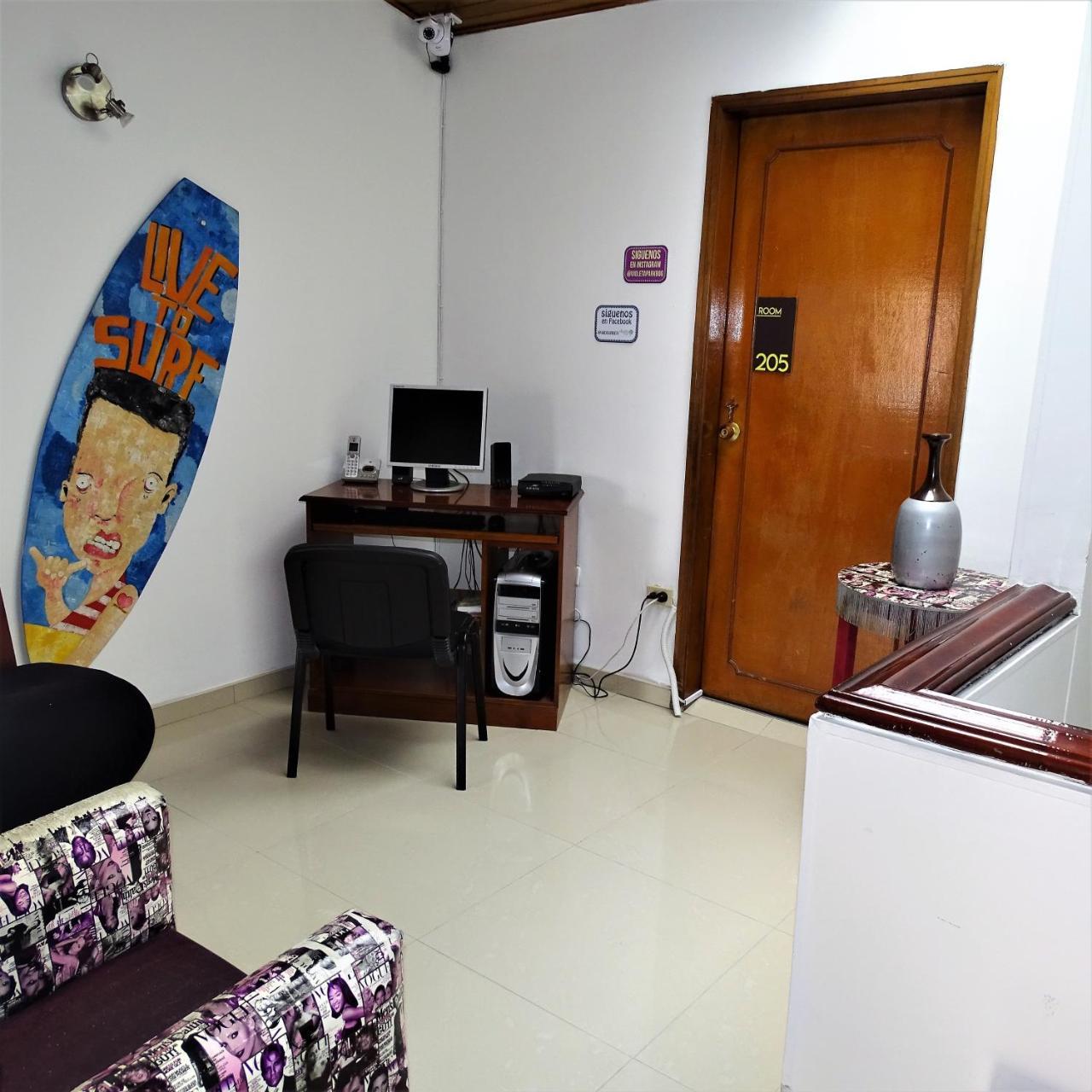 Violeta Park Hostel Богота Экстерьер фото